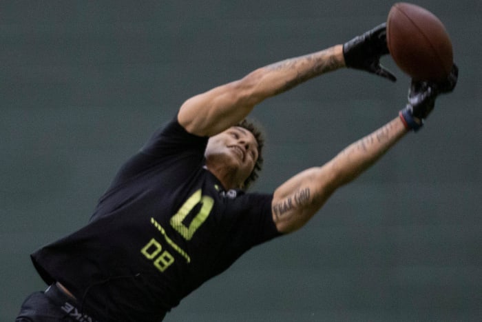 Oregon cornerback Christian Gonzalez